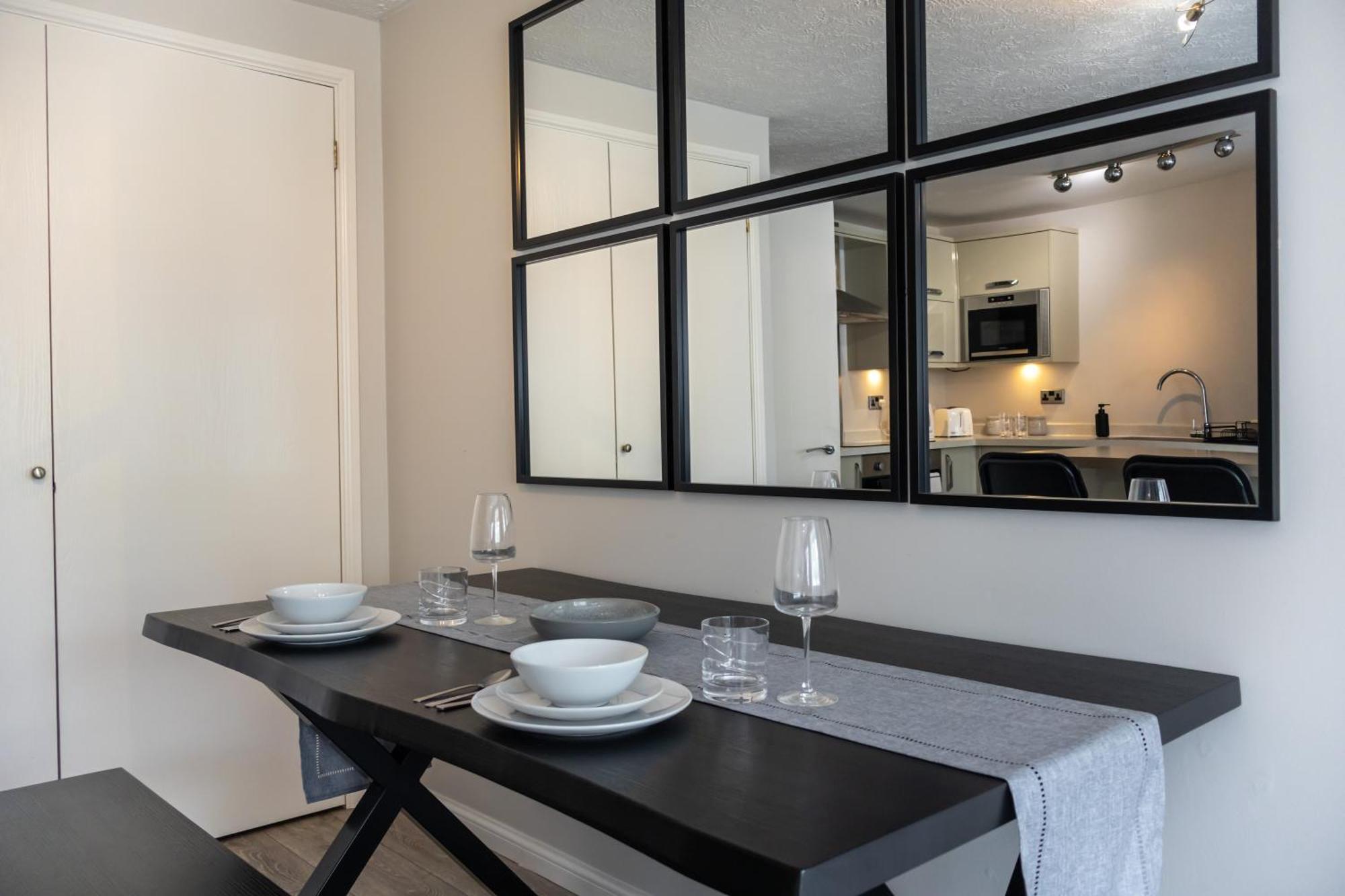 קרואולי Modern 2 Bed Apartment Near Gatwick מראה חיצוני תמונה