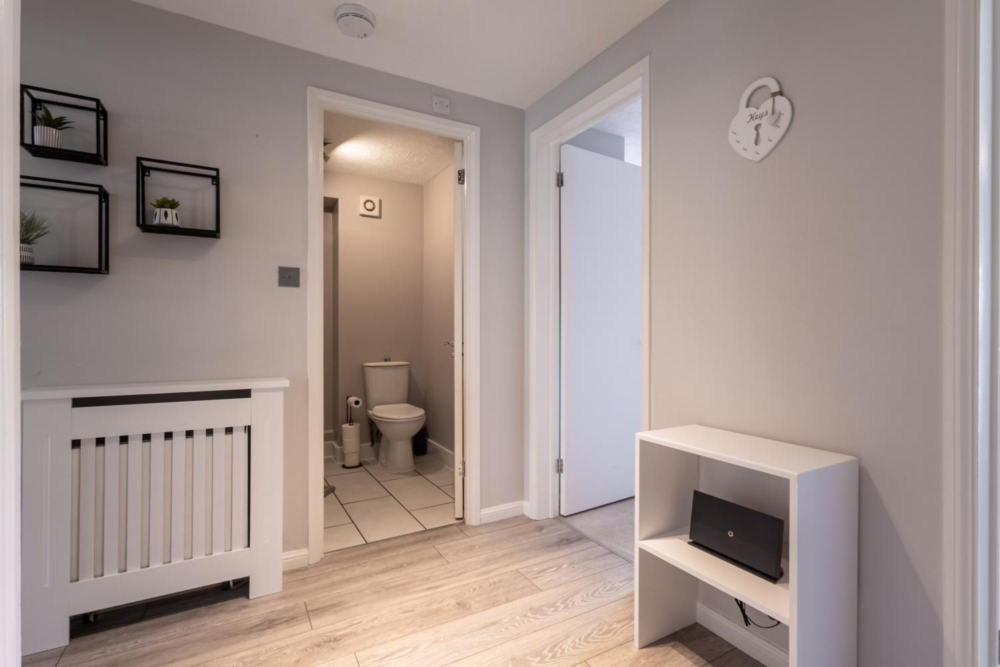 קרואולי Modern 2 Bed Apartment Near Gatwick מראה חיצוני תמונה