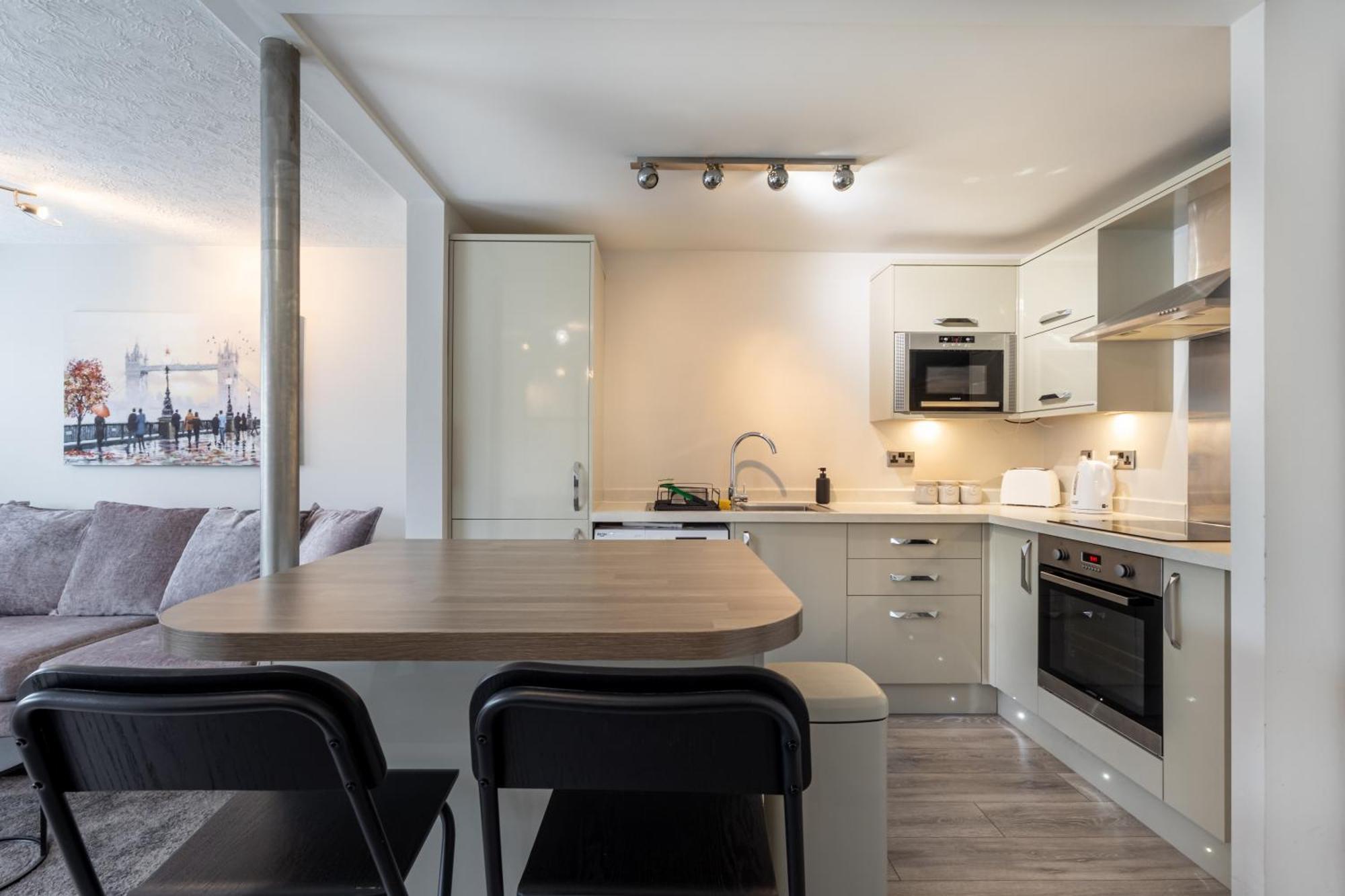 קרואולי Modern 2 Bed Apartment Near Gatwick מראה חיצוני תמונה