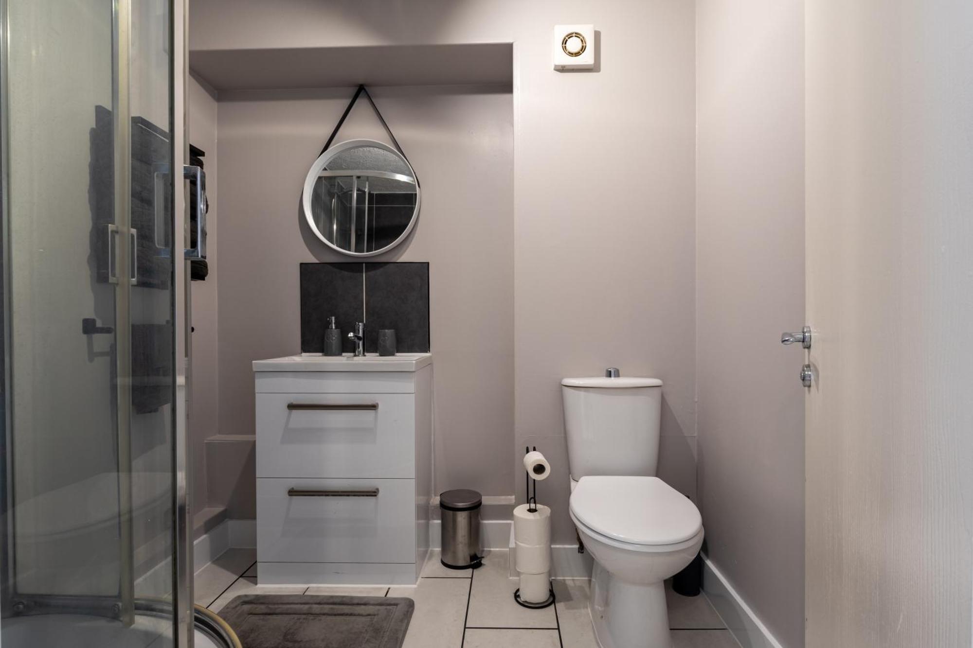 קרואולי Modern 2 Bed Apartment Near Gatwick מראה חיצוני תמונה