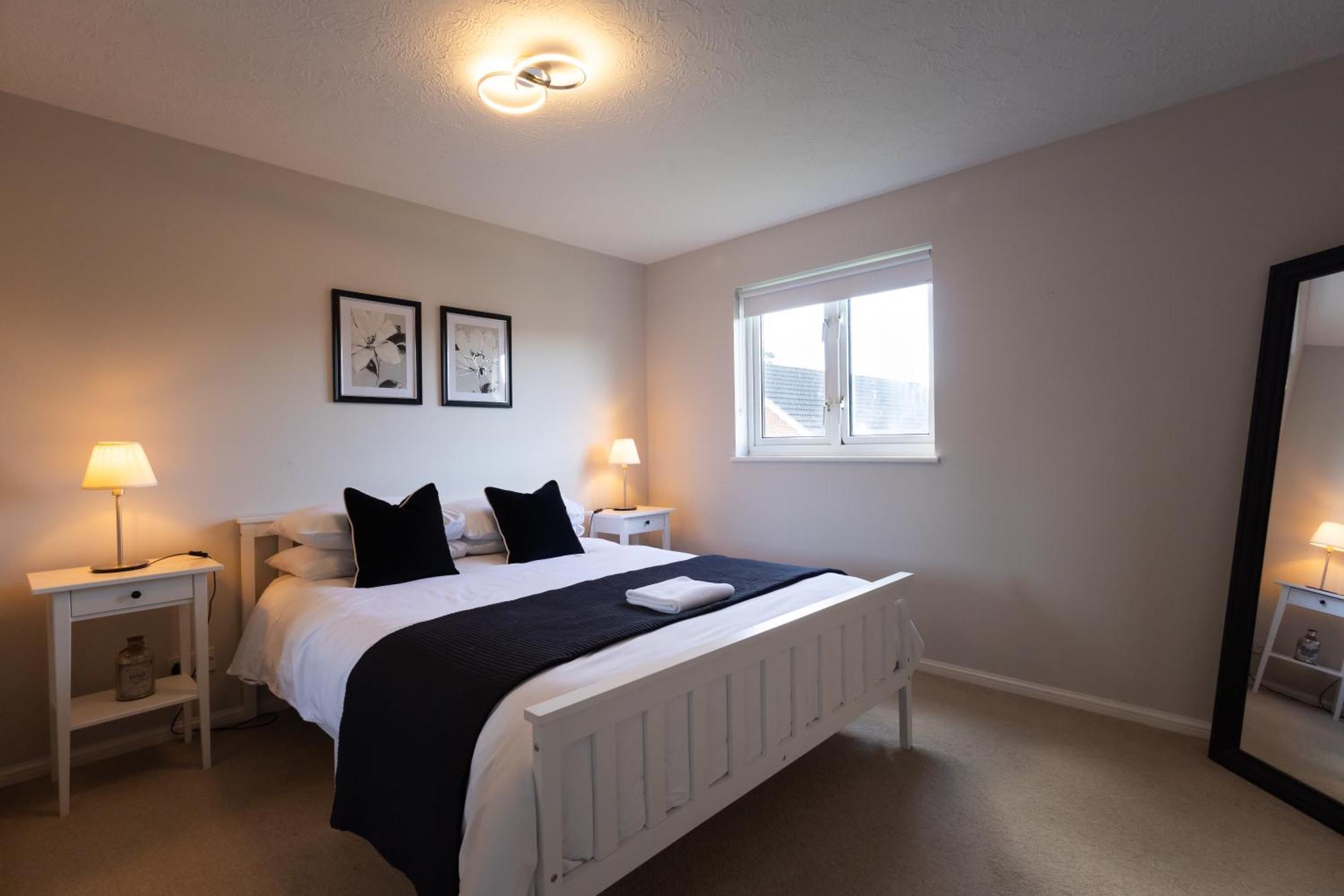קרואולי Modern 2 Bed Apartment Near Gatwick מראה חיצוני תמונה