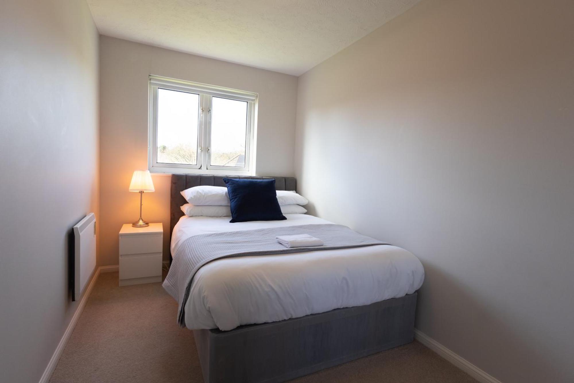 קרואולי Modern 2 Bed Apartment Near Gatwick מראה חיצוני תמונה